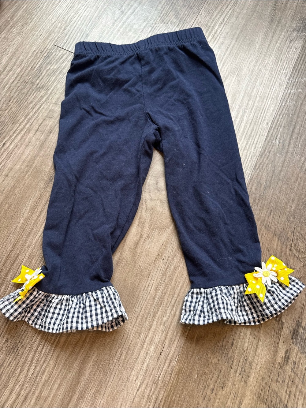 Rare Editions Navy Ruffle Capri Leggings with Gingham & Daisy Bows 24M
